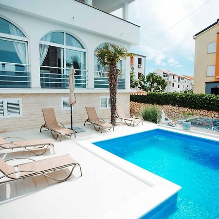 Apartments Sun Dance With Heated Pool โนวาลยา ภายนอก รูปภาพ