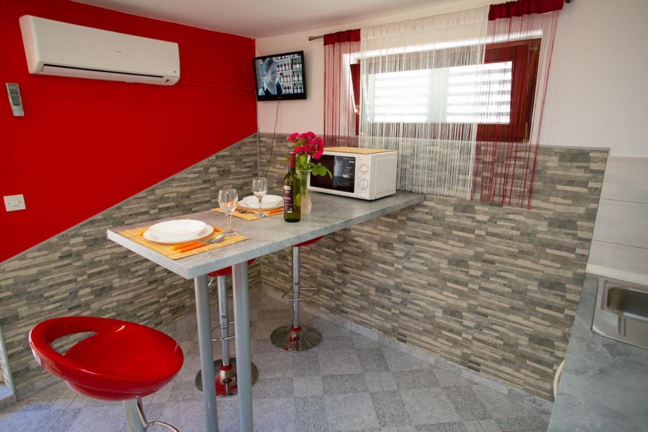 Apartments Sun Dance With Heated Pool โนวาลยา ภายนอก รูปภาพ
