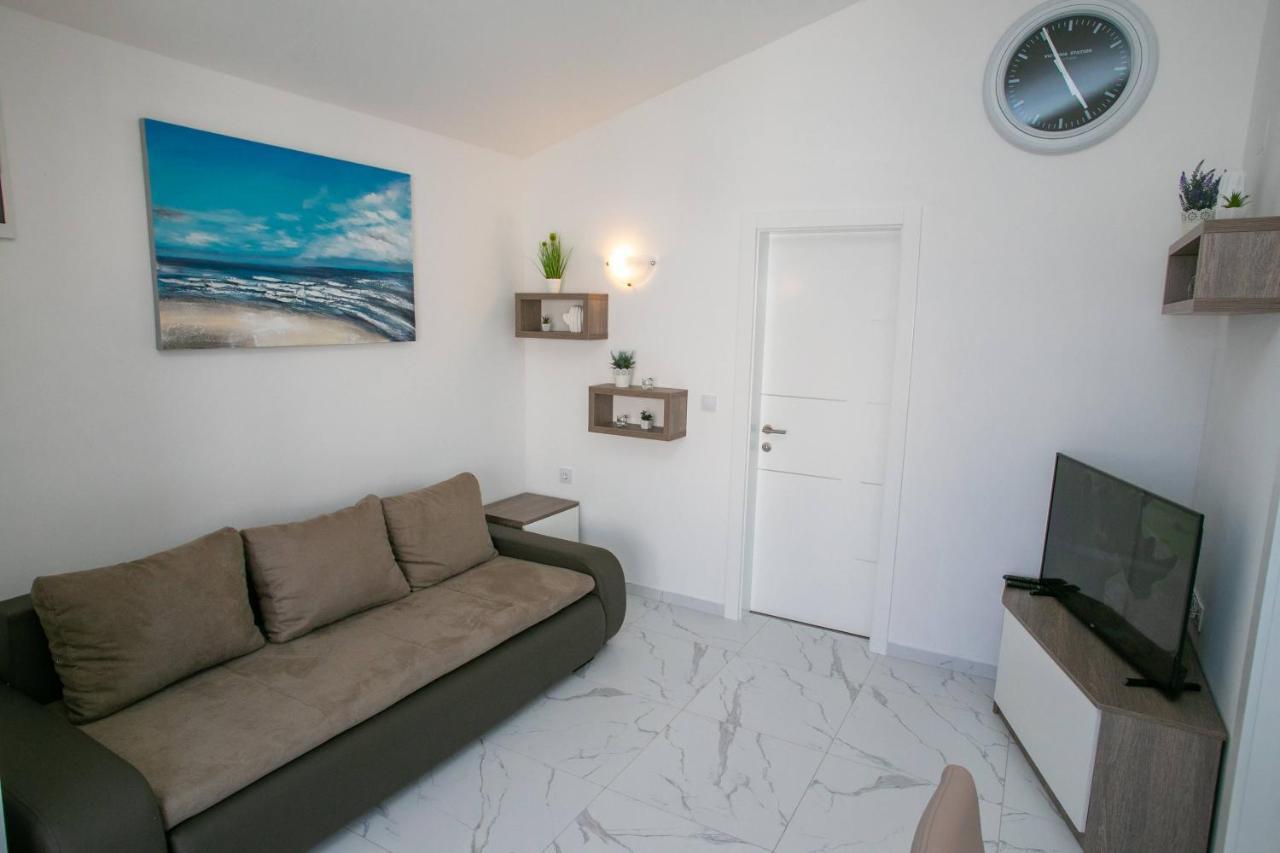 Apartments Sun Dance With Heated Pool โนวาลยา ภายนอก รูปภาพ