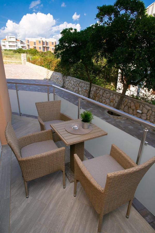 Apartments Sun Dance With Heated Pool โนวาลยา ภายนอก รูปภาพ
