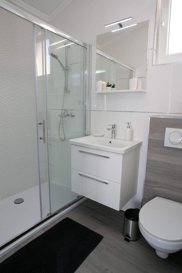 Apartments Sun Dance With Heated Pool โนวาลยา ภายนอก รูปภาพ