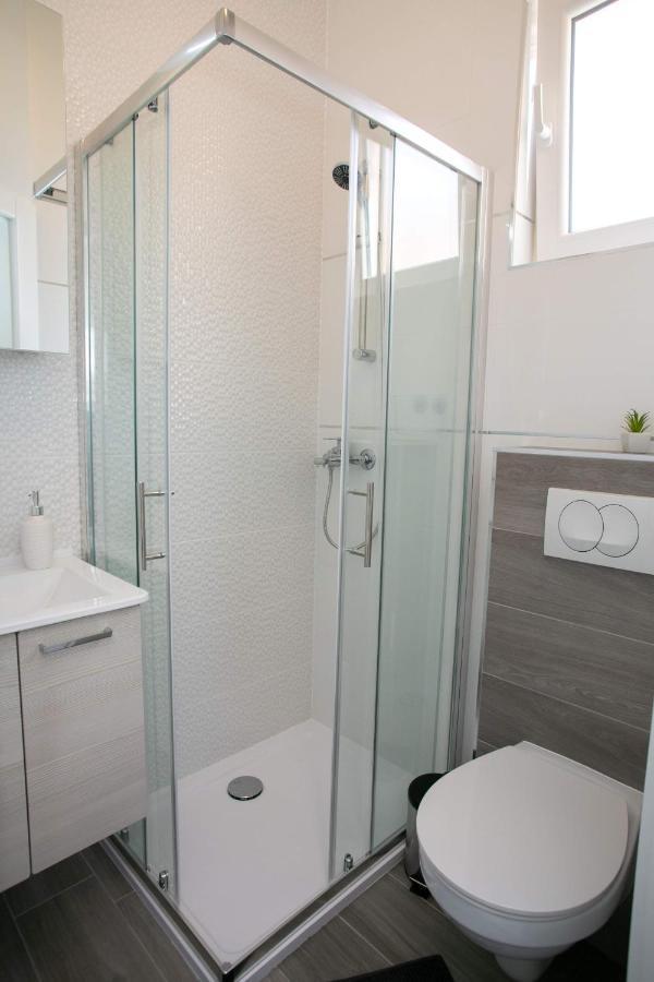 Apartments Sun Dance With Heated Pool โนวาลยา ภายนอก รูปภาพ