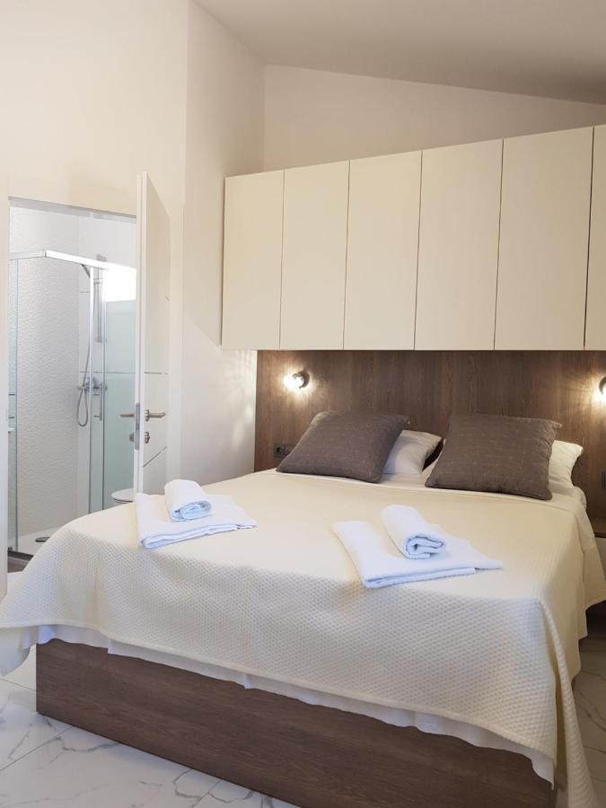 Apartments Sun Dance With Heated Pool โนวาลยา ภายนอก รูปภาพ