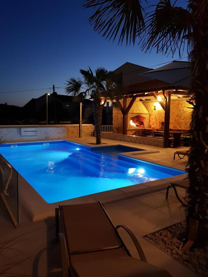 Apartments Sun Dance With Heated Pool โนวาลยา ภายนอก รูปภาพ