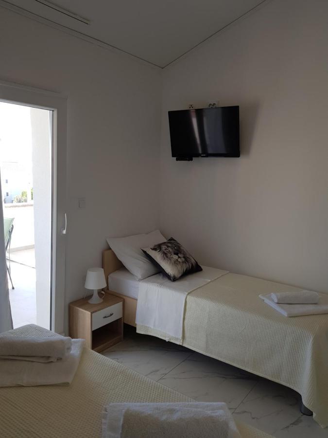 Apartments Sun Dance With Heated Pool โนวาลยา ภายนอก รูปภาพ