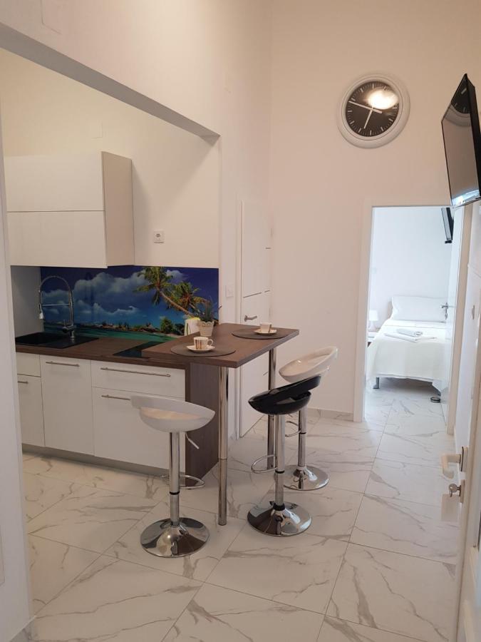 Apartments Sun Dance With Heated Pool โนวาลยา ภายนอก รูปภาพ