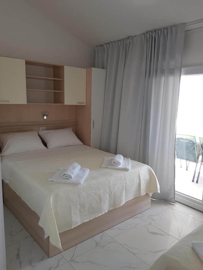 Apartments Sun Dance With Heated Pool โนวาลยา ภายนอก รูปภาพ