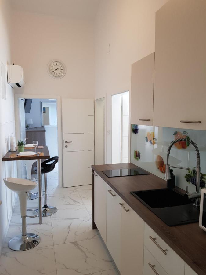 Apartments Sun Dance With Heated Pool โนวาลยา ภายนอก รูปภาพ
