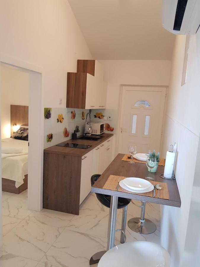 Apartments Sun Dance With Heated Pool โนวาลยา ภายนอก รูปภาพ
