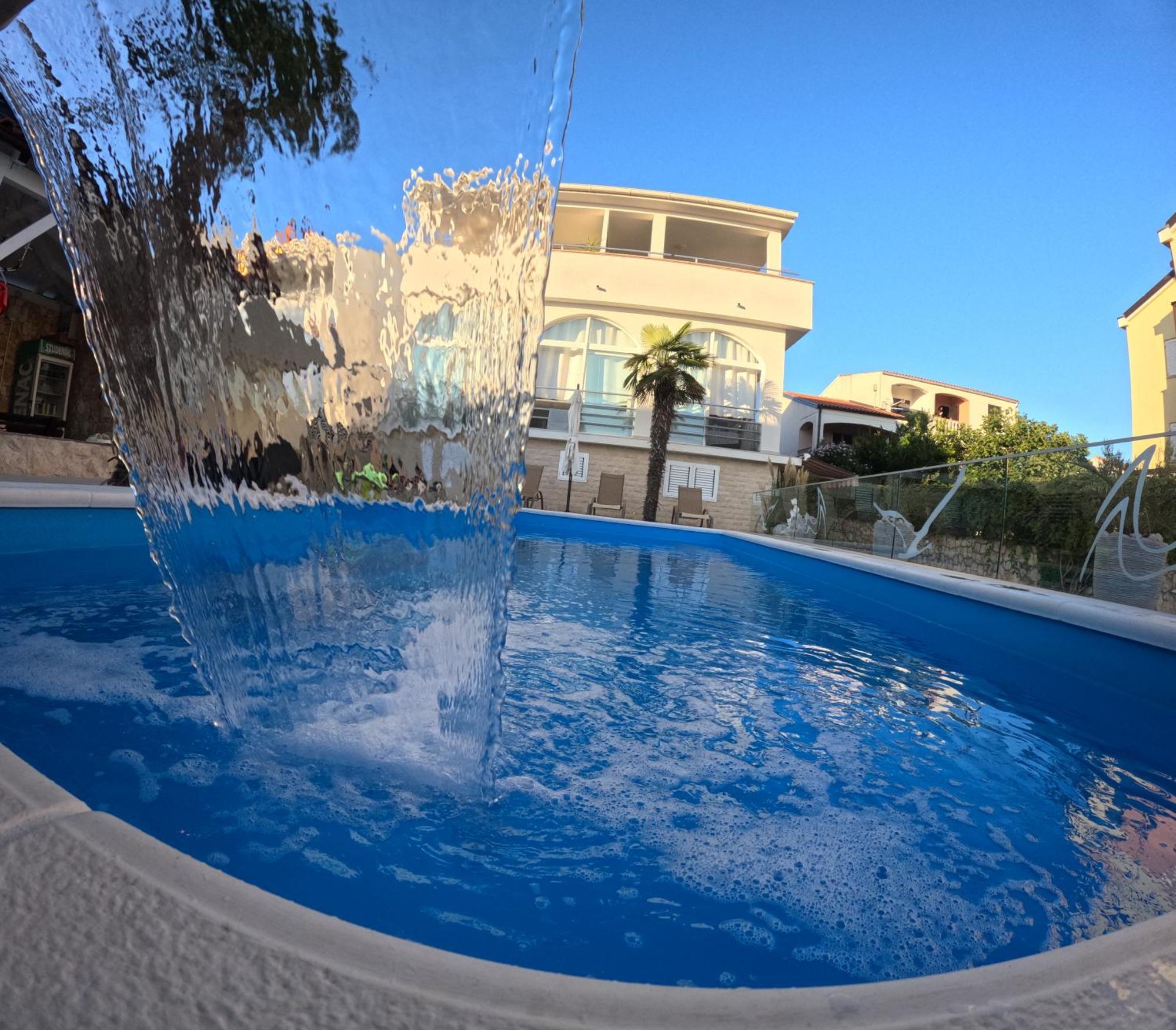 Apartments Sun Dance With Heated Pool โนวาลยา ภายนอก รูปภาพ